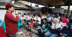 Kowarteg Ganjar Ajak Ibu-Ibu Tekuni Bisnis Kecantikan Lewat Pelatihan Make Up